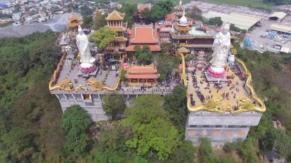 Thuê xe đi 12 cảnh chùa ở Bình Dương